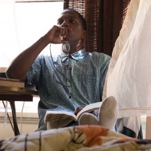 Music: Leslie Odom Jr. in una scena