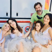 Addio al nubilato: Laura Chiatti, Antonia Liskova, Chiara Francini e Jun Ichikawa sul set
