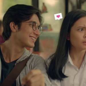 Geez & Ann: Junior Roberts, Hanggini durante una scena