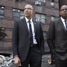Godfather of Harlem: Forest Whitaker e Nigel Thatch in una scena della serie