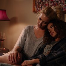 Ginny & Georgia: Brianne Howey e Antonia Gentry nella serie Netflix