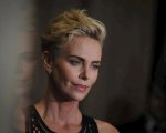 Charlize Theron sulla pandemia, la rabbia, la DAD e i lati positivi di 'un anno terribile'