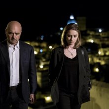 Il commissario Montalbano: Luca Zingaretti e Greta Scarano in una scena