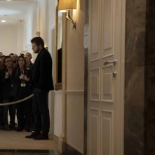 La regola d'oro: Edoardo Pesce in una scena corale