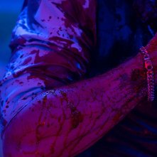 Bullet Train: un dettaglio di un braccio insaguinato