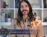 Golden Globe 2021, il look di Jared Leto è 'petaloso': 'Sembra il figlio di Carrie Bradshaw e Gucci'