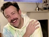 Golden Globe 2021: lo strano discorso di Jason Sudeikis, Twitter si chiede 'Ma è drogato?'