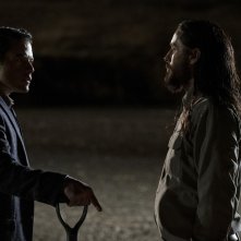 Fino all'ultimo indizio: Jared Leto e Rami Malek in una scena