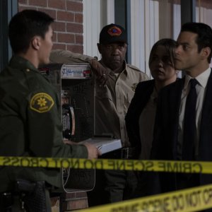 Fino all'ultimo indizio: Denzel Washington con Rami Malek in una scena