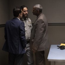 Fino all'ultimo indizio: Denzel Washington, Jared Leto e Rami Malek in una scena