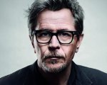 Gary Oldman e l'alcolismo: 'Avevo la lingua nera e sudavo vodka'