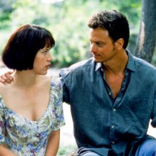 L'ombra dello scorpione: Gary Sinise e Molly Ringwald in una scena