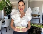 Gal Gadot: il look 'voluminoso' dell'attrice ai Critics Choice Awards 2021 (FOTO)