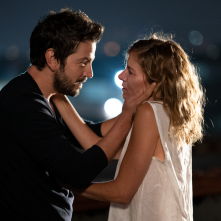 Wander Darkly: Diego Luna, Sienna Miller in una scena