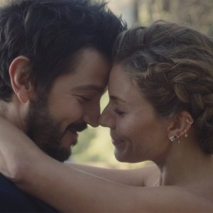 Wander Darkly: Diego Luna, Sienna Miller