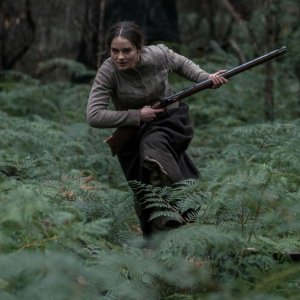 The Nightingale: Aisling Franciosi in fuga