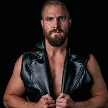 Heels: Stephen Amell in una foto della serie