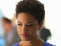 The Flash: Kiersey Clemons confermata nel ruolo di Iris West