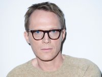 Paul Bettany e Claire Foy nella miniserie A Very British Scandal