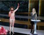 Nuda sul palco dei Cesar 2021: la protesta di Corinne Masiero (VIDEO)