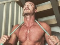 Luke Evans a torso nudo: 'sono di nuovo pronto a interpretare Gaston' (FOTO)