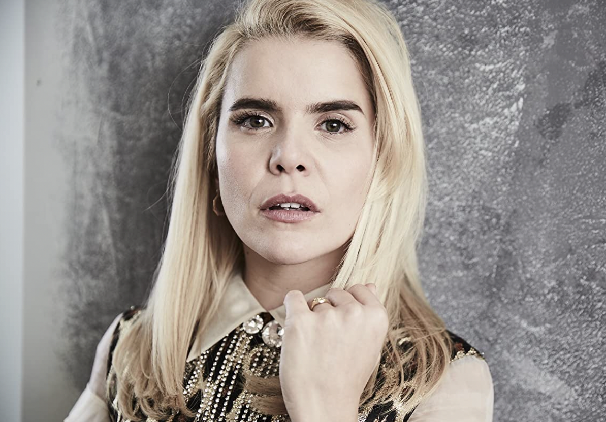 Paloma Faith in una foto promozionale della serie Pennyworth