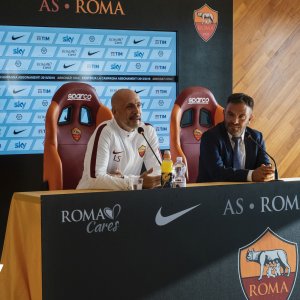 Speravo de morì prima: un'immagine della serie