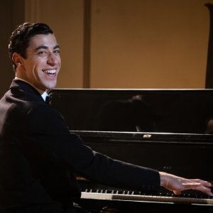 Carosello Carosone: Eduardo Scarpetta in una sequenza