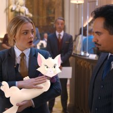 Tom & Jerry: Chloë Moretz e Michael Peña una scena del film