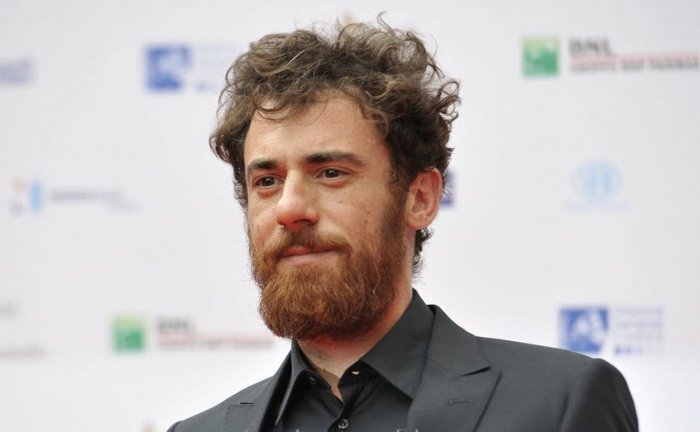 America Latina: la prima foto di Elio Germano nel film di Damiano e Fabio D'Innocenzo