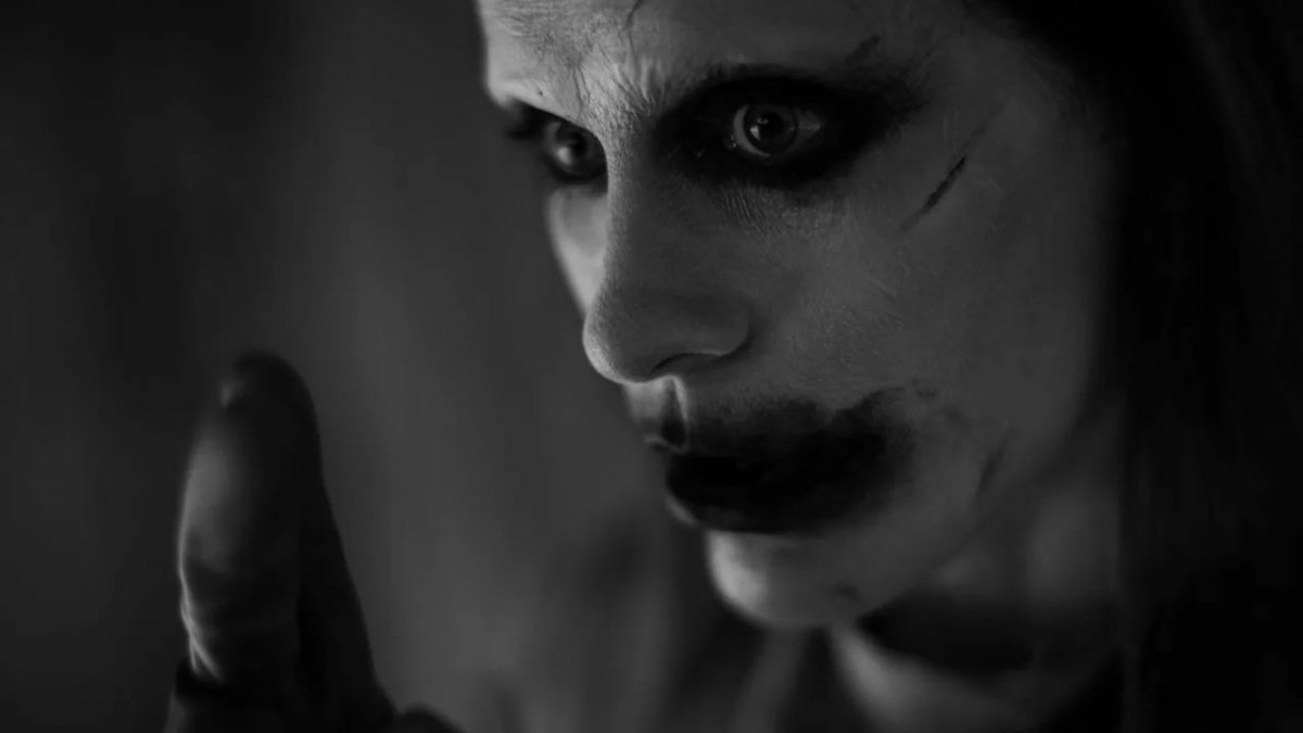 Zack Snyder's Justice League: Jared Leto lancia la t-shirt "We live in