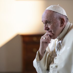 Vizi e Virtù - Conversazione con Francesco: Papa Francesco in una scena della serie