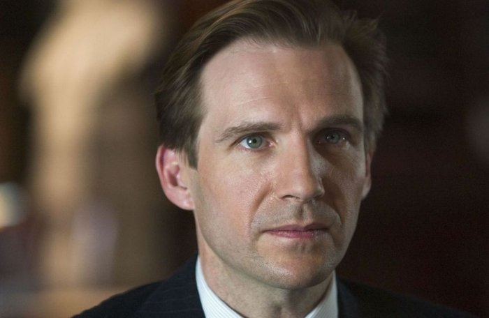 Ralph Fiennes difende J.K. Rowling dalle critiche: "Non capisco tutto questo veleno"