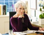 Meryl Streep regina del finto Met Gala in Il diavolo veste Prada 2: l'abito rosso fa impazzire i fan