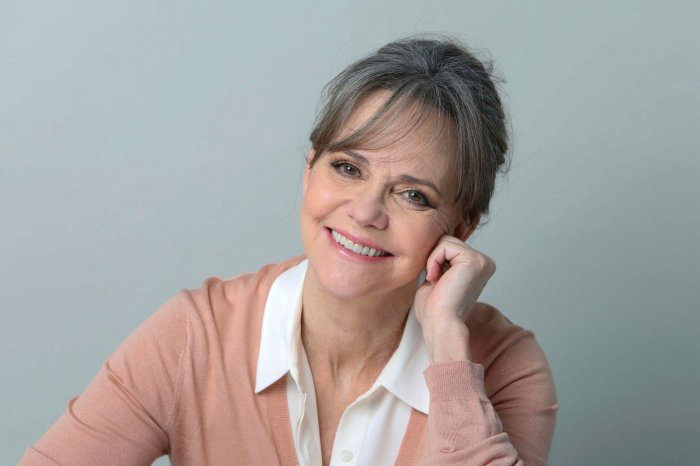 Sally Field sarà la madre di Jerry Buss nella serie HBO di Adam McKay sui Los Angeles Lakers