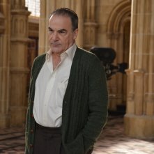 The Queen of Spain: Mandy Patinkin in una scena