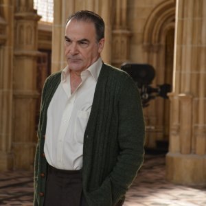 The Queen of Spain: Mandy Patinkin in una scena