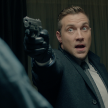 Honest Thief: Jai Courtney in una scena del film