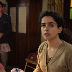 Pagglait: Sanya Malhotra in una sequenza