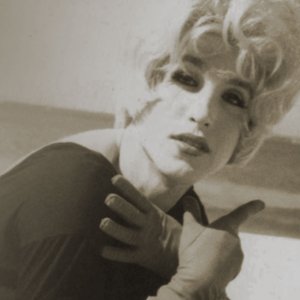 PS. Burn This letter please: una scena