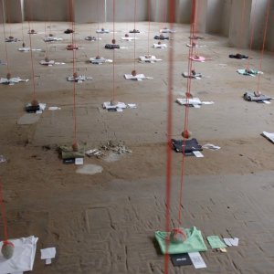 Le ali non sono in vendita, viaggio nel labirinto della fast fashion: un'immagine