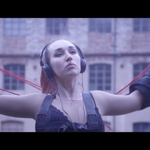 Le ali non sono in vendita, viaggio nel labirinto della fast fashion: una scena del film