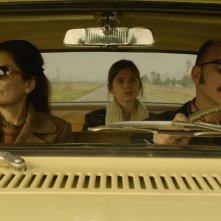 Rosso: Dario Grandinetti, Andrea Frigerio, Laura Grandinetti in una scena