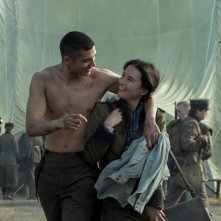 Tenebre e Ossa: un'immagine di Archie Renaux e Jessie Mei Li