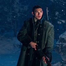 Tenebre e Ossa: Archie Renaux in uno scatto della serie