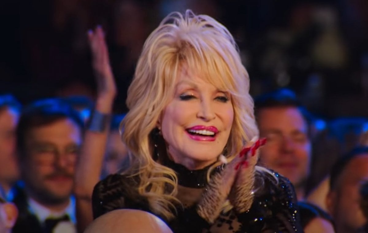 Dolly Parton conquista il suo primo Oscar umanitario: il commovente messaggio per i Governors Awards Dolly Parton conquista il suo primo Oscar umanitario: il commovente messaggio per i Governors Awards