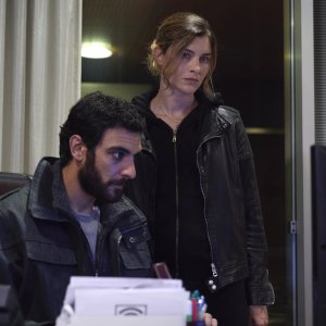 La fuggitiva: Vittoria Puccini ed Eugenio Mastrandrea in una scena