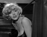 A qualcuno piace caldo: Marilyn Monroe e il 'segreto' del suo corpo nelle foto pubblicitarie