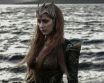 Zack Snyder's Justice League, Amber Heard impacciatissima con il costume del film (VIDEO)