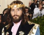Jared Leto come Gesù: la foto con la nonna per una Pasqua irriverente